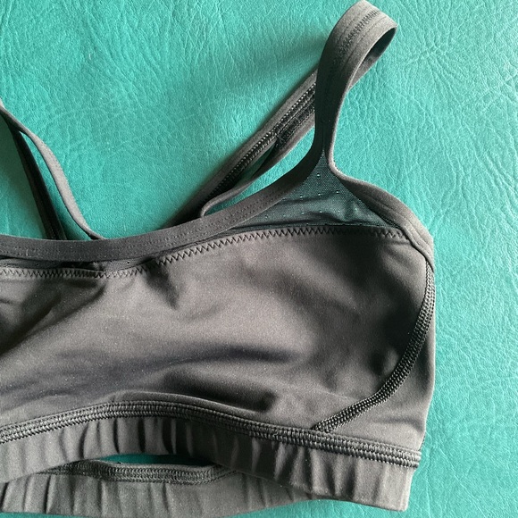 Lululemon sports bra - Picture 3 of 4